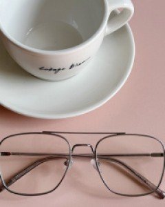 로버트  glasses